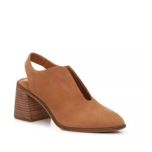 Lucky Brand Women's Brown Ratonda Pump. Size 9